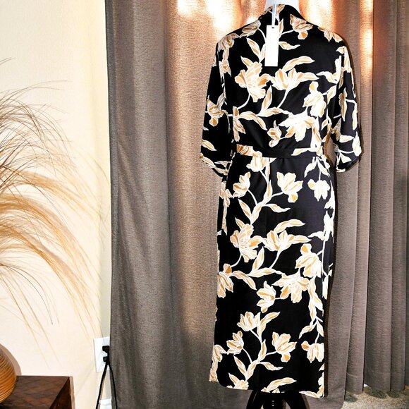 Maison Du Soir Luxe Neutral Floral Robe - NWT! - Picture 4 of 13